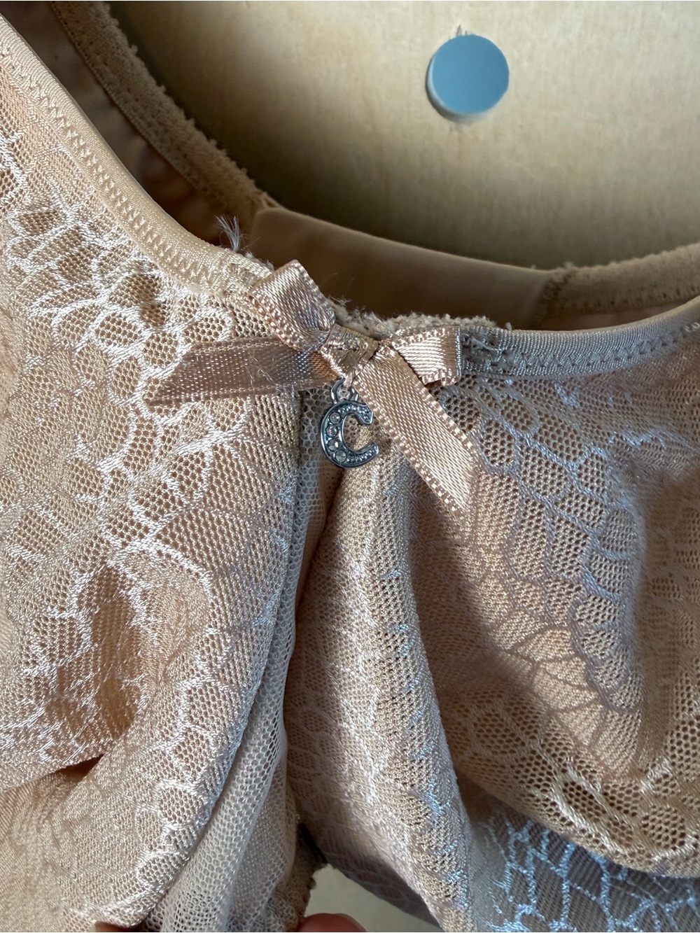 Chantelle C Magnifique Seamless Minimizer Underwire Bra (C18910) Ultra Nude 38H - Picture 4 of 8